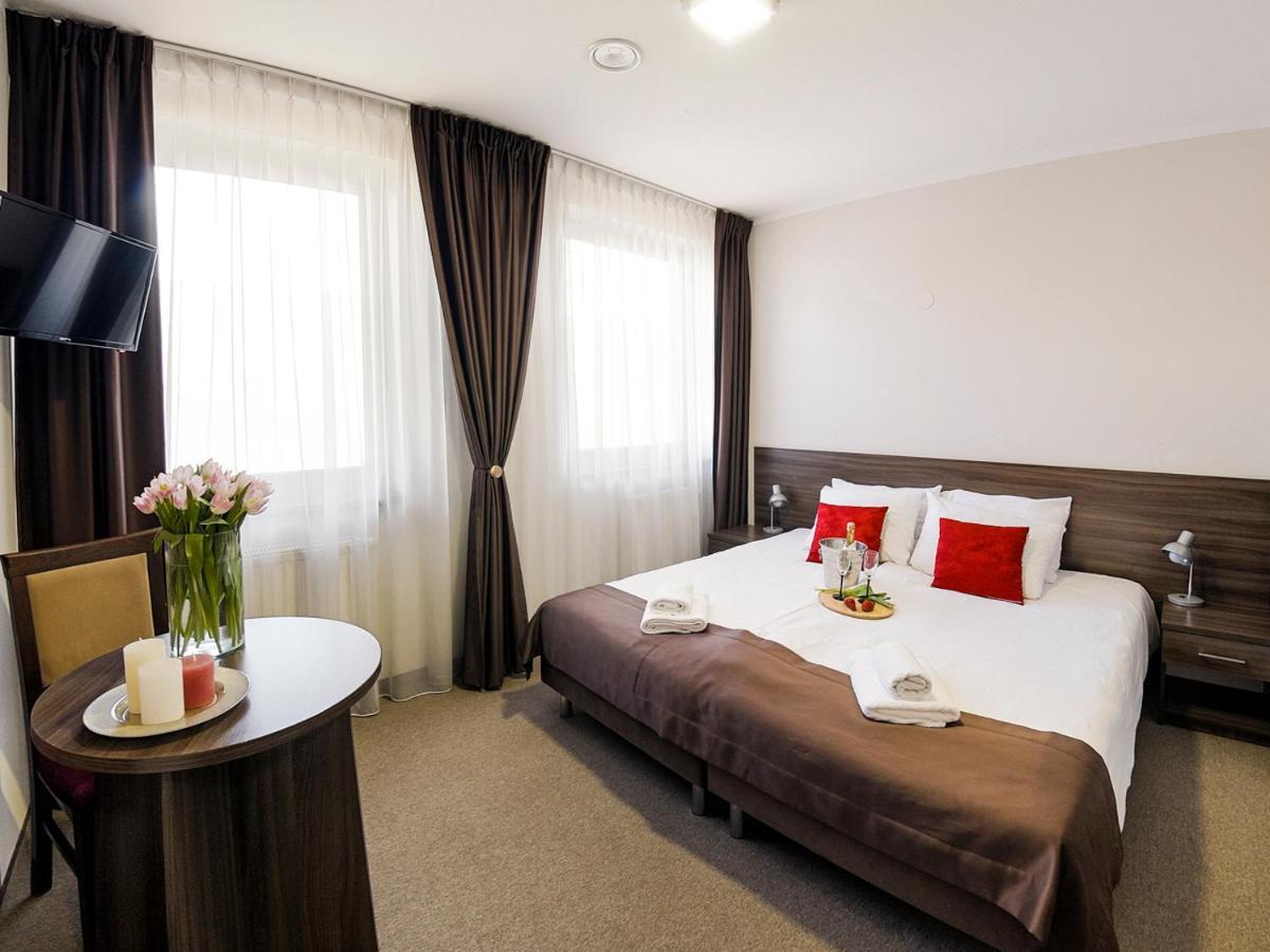 Hotel Dabrowski Oswiecim Exterior photo